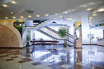 Фото Отель Hotel Laworta г. Устшики-Дольне 5